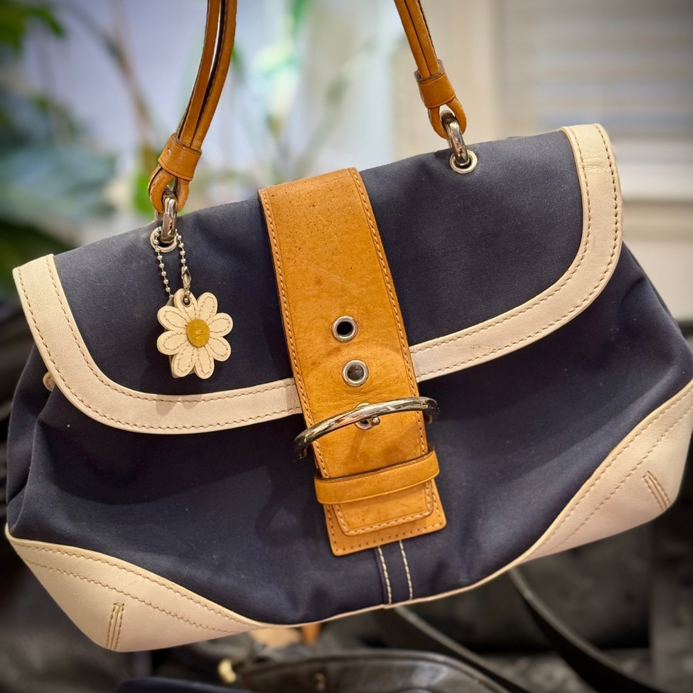 COACH Hamptons Daisy Navy handbag